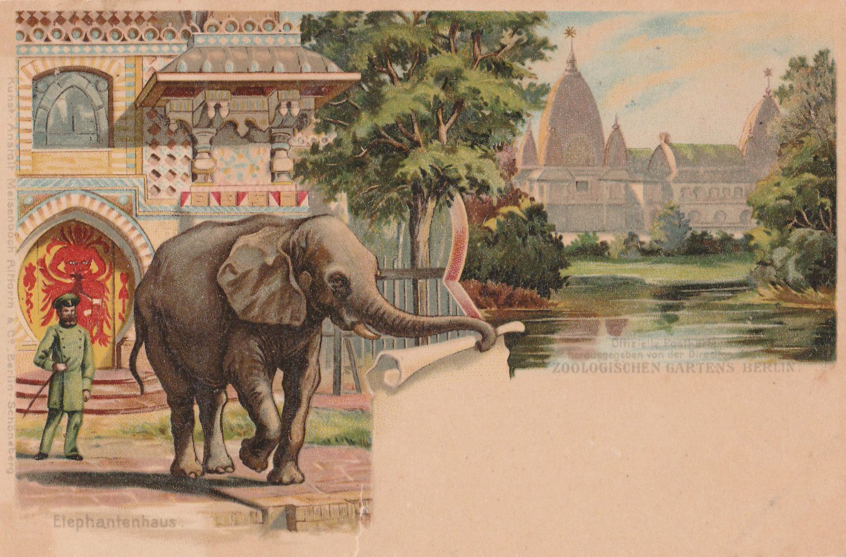 Bunte Zeichnung: Elefant scheint mit seinem Rüssel die Zeichnung auf der Postkarte abzureißen und zusammenzurollen. Die untere rechte Ecke ist also leer. Hinter dem Elefanten steht links ein bunter, orientalistisch anmutender Bau, rechts hinter Wasser und Bäumen steht schloss-ähnliches Gebäude mit Türmen. Unten links steht ein bärtiger Zoowärter in grüner Uniform.